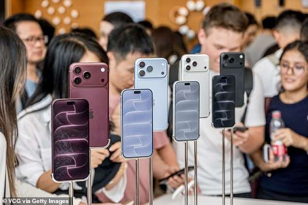 Apple cũng vừa phát hành bản cập nhật iOS 27 mới, với các bản sửa lỗi cho các mẫu iPhone 18 Pro mới ra mắt tháng trước.