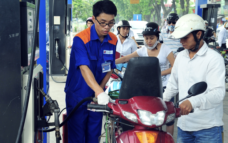 Giá xăng liên tục tăng mạnh trong những kỳ điều chỉnh gần đây. Ảnh: Nam Khánh