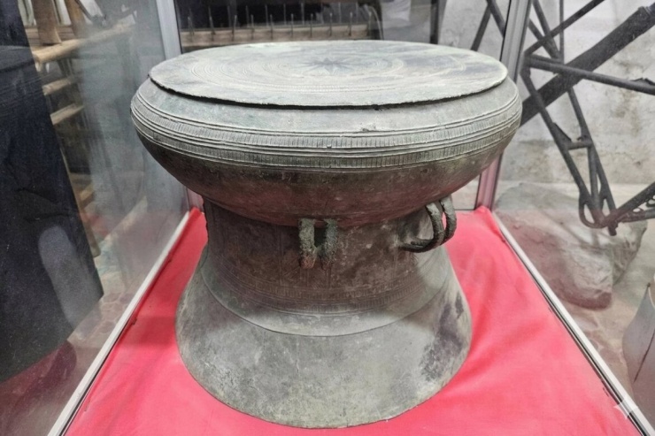 Chiếc trống đồng có số đăng ký 2958/KL381 tại Bảo tàng tỉnh Ninh Bình