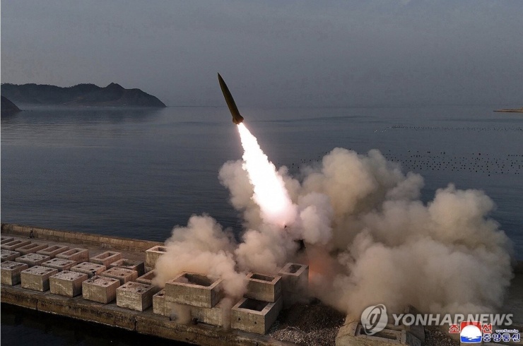 Tên lửa Triều Tiên rời bệ phóng. Ảnh: KCNA/Yonhap