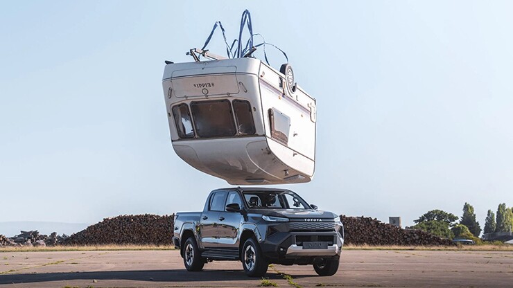 Toyota Hilux EV bị caravan 760kg “giáng” từ độ cao 9m vẫn chạy bình thường - 4
