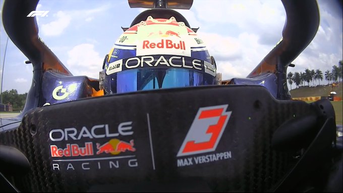 Verstappen dẫn đầu FP1