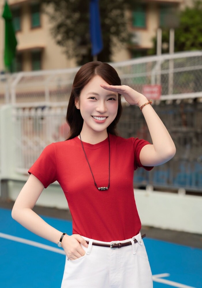 Khoảnh khắc đời thường của MC Khánh Vy.&nbsp;