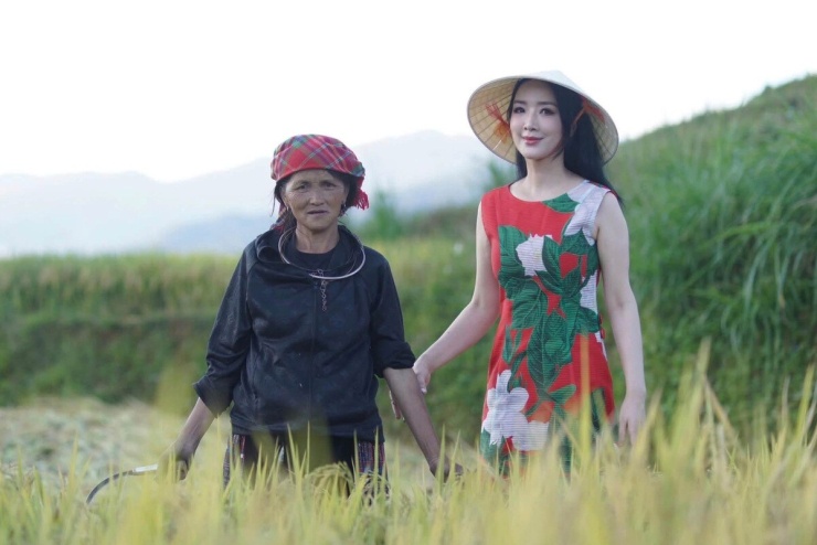 Ảnh sao 4/10: H’Hen Niê diện mốt 'dân chơi thập niên 90' đi xem show - 2