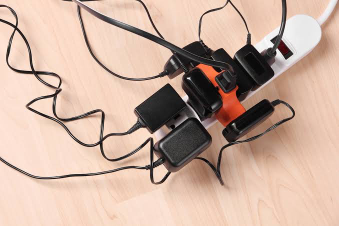 Ngắt điện thiết bị gia dụng không dùng thường xuyên giúp tiết kiệm được tiền điện. (Ảnh: Hawaiiin)