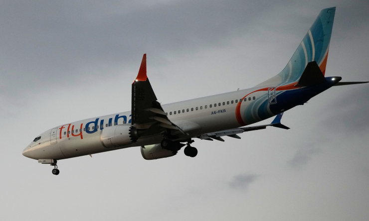 Một máy bay flydubai tiếp cận sân bay quốc tế Ben Gurion ở Israel hôm 30/9. Ảnh: AP