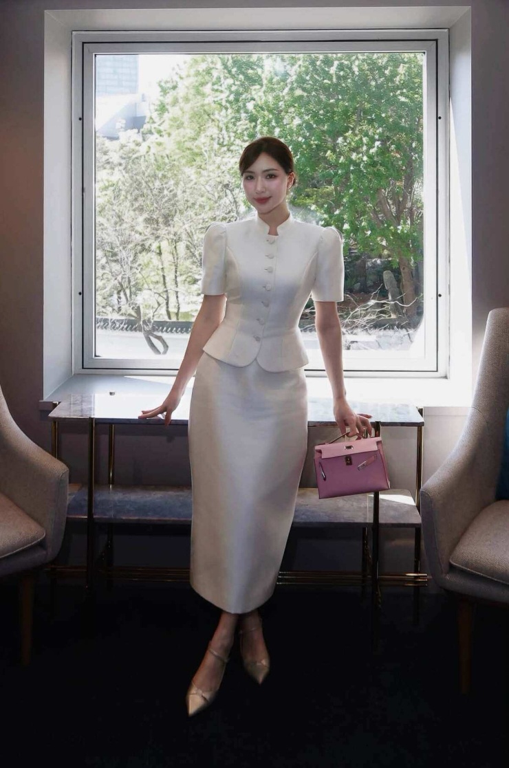 Hòa Minzy dát hàng hiệu trên phố Sydney - 2