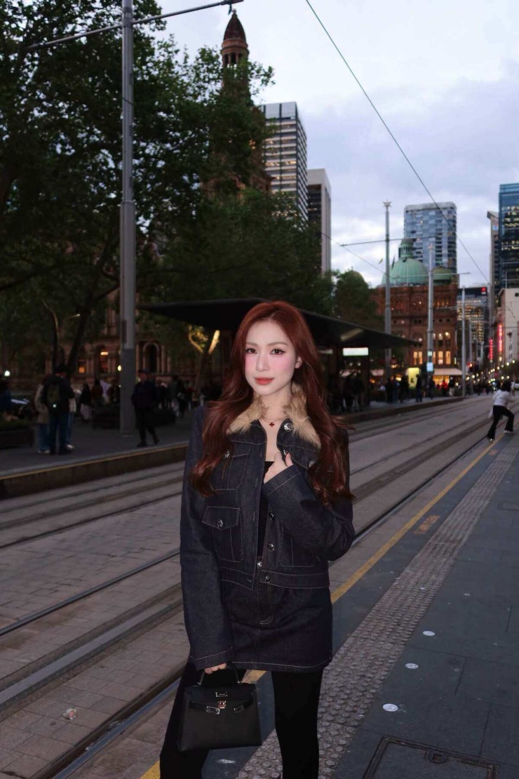 Hòa Minzy dát hàng hiệu trên phố Sydney - 5