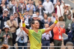 Nóng nhất thể thao tối 4/10: Nadal nâng cúp ở giải biểu diễn mini