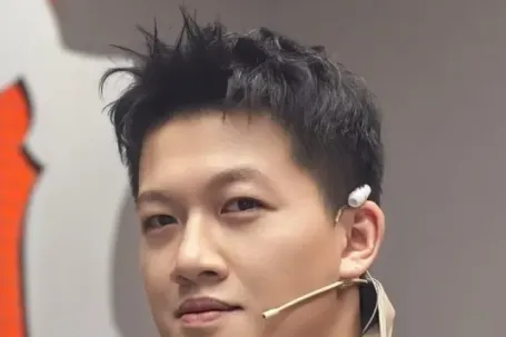 MC Trần Ngọc rời show Anh trai chông gai