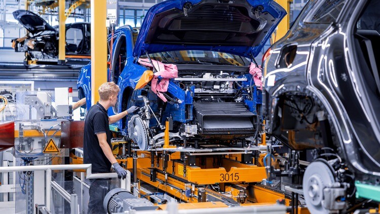 Mercedes-Benz cũng chưa đưa ra lộ trình hay thời hạn cụ thể cho quyết định này.