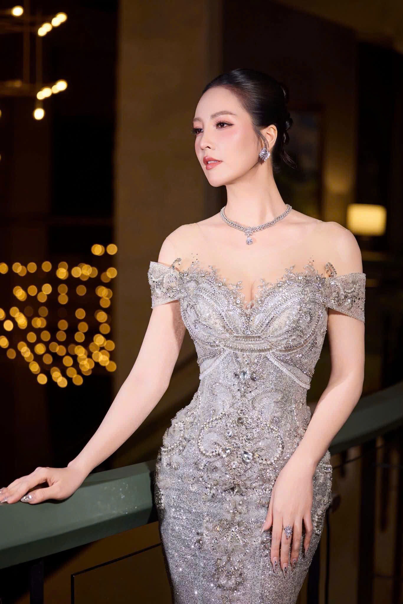 Nhan sắc không tuổi của Á hậu Thụy Vân. 