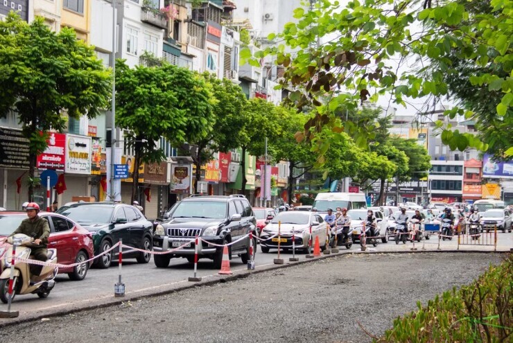 Đường nghìn tỷ vừa thông xe, Ô Chợ Dừa lại ùn ứ vì xén dải phân cách