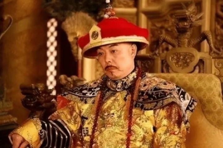 Không thể giặt bằng nước, long bào của hoàng đế Trung Hoa được làm sạch thế nào?