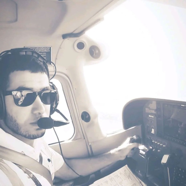 Al-Hammami đã làm việc ở nhiều hãng hàng không trước khi thực hiện vụ đâm cơ trưởng Flydubai. Ảnh: Linkedin