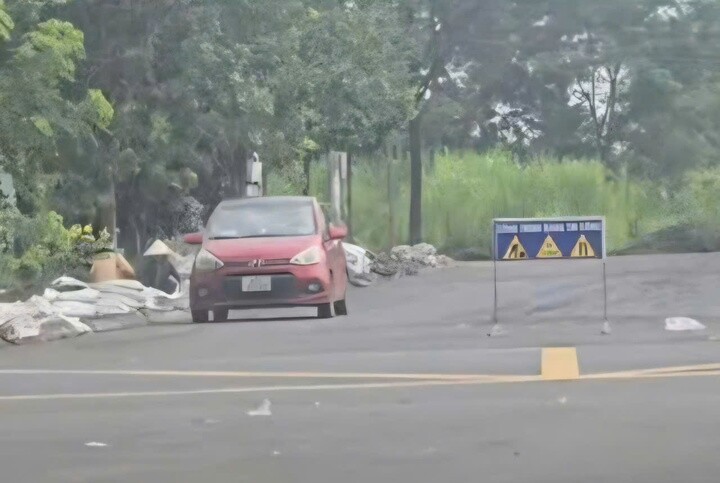 Làm rõ clip dùng ô tô con để lu lèn đường nhựa ở Đắk Lắk - 1