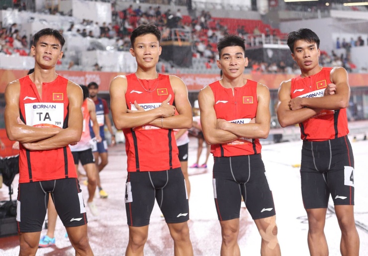 Các VĐV Việt Nam hụt hơi trong cuộc đua ở khu vực Đông Nam Á. Ảnh: Tam Ninh