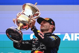 Đua xe F1 Bahrain GP: Verstappen đoạt chiến thắng đầu tiên của mùa giải tại Sepang
