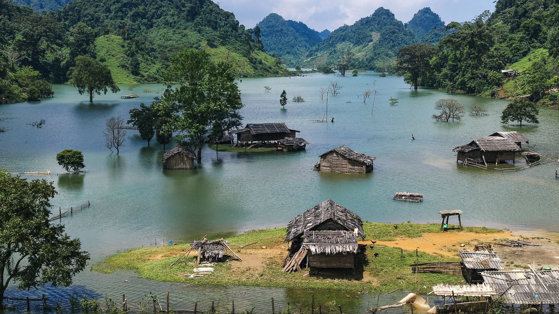 Cảnh quan xanh mát, bình yên ở Tà Phình thích hợp để du khách trốn phố, tìm tới thư giãn