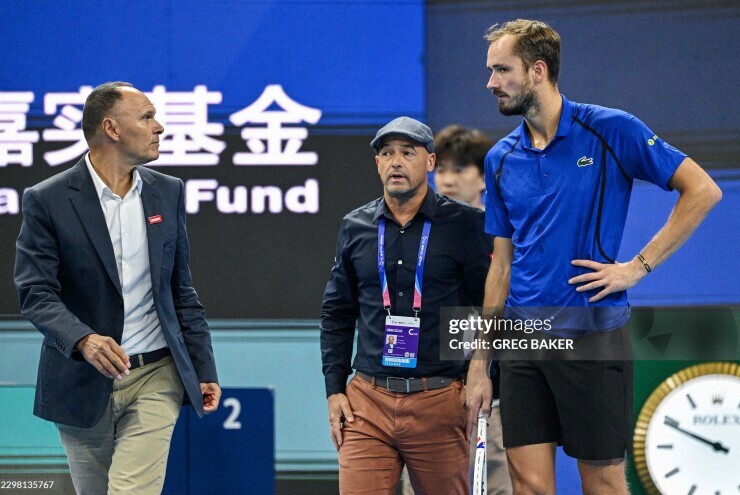 Nóng nhất thể thao tối 6/10: Medvedev mất hơn 5 tỷ đồng vì phút nóng giận trước Djokovic
