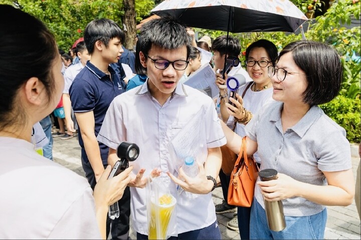 Bộ GD&amp;ĐT đang lấy ý kiến dự thảo đề xuất nếu tổ chức thi tuyển vào lớp 10, học sinh sẽ chỉ thi 2 môn Toán và Ngữ văn. (Ảnh minh họa: Minh Đức)