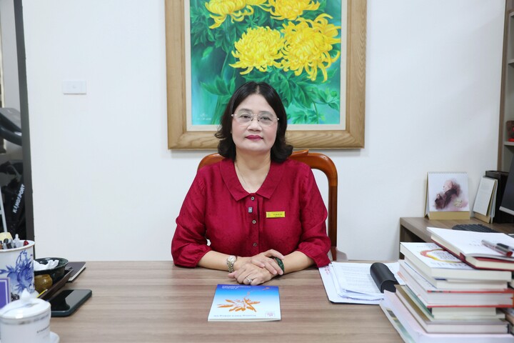 Cô Tô Thị Hải Yến - Hiệu trưởng siêu trường THCS Giảng Võ (Hà Nội). (Ảnh: Trà My)