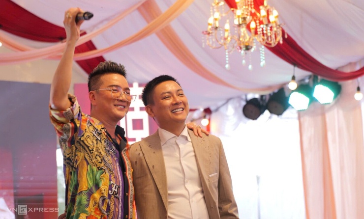 Đàm Vĩnh Hưng hát Lâu đài tình ái.