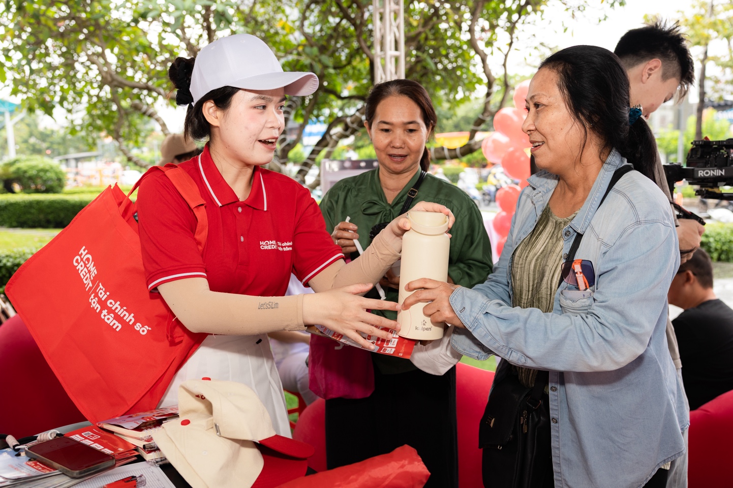 Tổng cộng hơn 2.600 phần quà trợ lực đã được trao trong suốt chuỗi sự kiện
