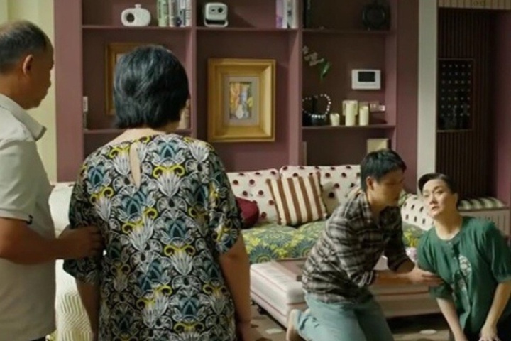 Vân Dung nhận cú sốc, quỳ gối xin lỗi trong 'Mùa hè năm ấy' khiến khán giả bật khóc