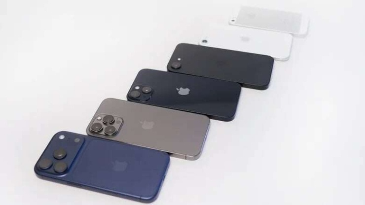 iPhone sau gần 2 thập kỷ. Ảnh minh họa BGR