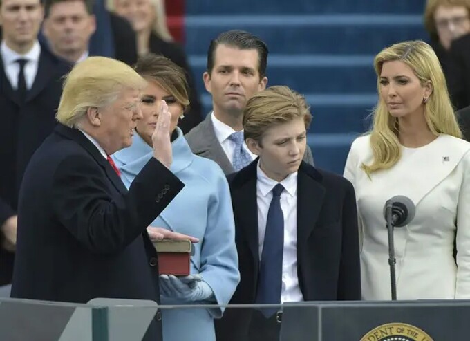 Ngoại hình Barron Trump sau một thập kỷ - 2