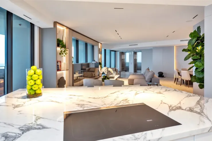 Không gian trong một căn hộ tại Porsche Design Tower, Sunny Isles Beach, Florida. Ảnh: SEFMLS 2026
