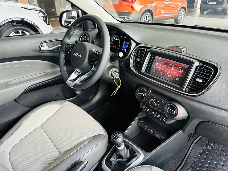 Kia Soluto "sập giá" còn 299 triệu đồng, rẻ ngang xe điện mini - 4
