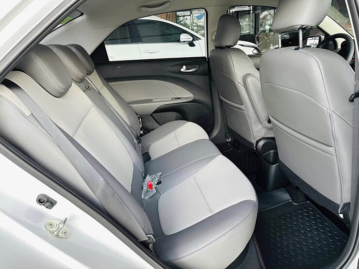 Kia Soluto "sập giá" còn 299 triệu đồng, rẻ ngang xe điện mini - 5