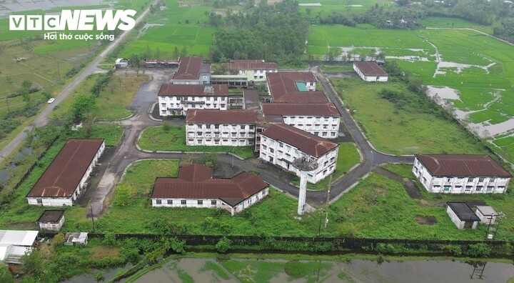 Được đầu tư gần 170 tỷ đồng nhưng sau đó Bệnh viện đa khoa Chân Mây hoạt động không hiệu quả, gần như bỏ hoang.