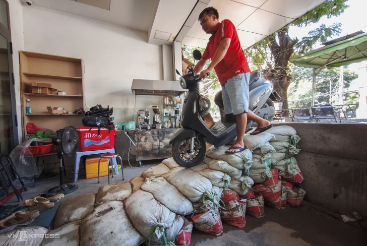 Nhà thành hầm sâu vì làm đường chống ngập ở TP HCM - 5