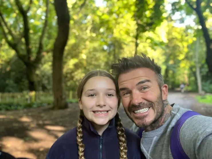 Harper ngày nhỏ bên David Beckham. Ảnh: Instagram