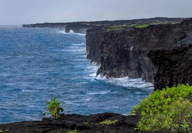 Vòm đá Holei trên đảo lớn Hawaii đã sụp đổ xuống Thái Bình Dương. Ảnh: NPS/J.Wei