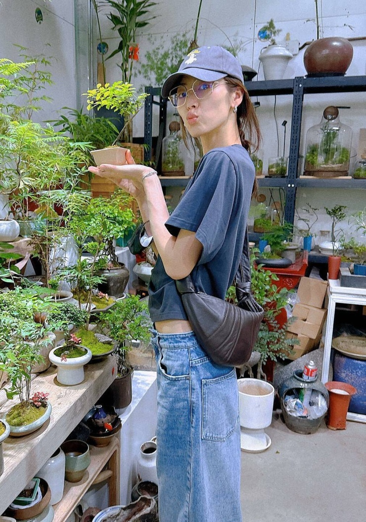 Phong cách đời thường của siêu mẫu giàu nhất Trung Quốc - 4