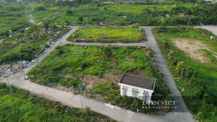 Giá trúng đấu giá từng bị đẩy lên cao gấp nhiều lần giá khởi điểm, nhưng sau gần 2 năm, nhiều lô đất vẫn chưa có được đưa vào sử dụng. Ảnh: Phạm Hưng