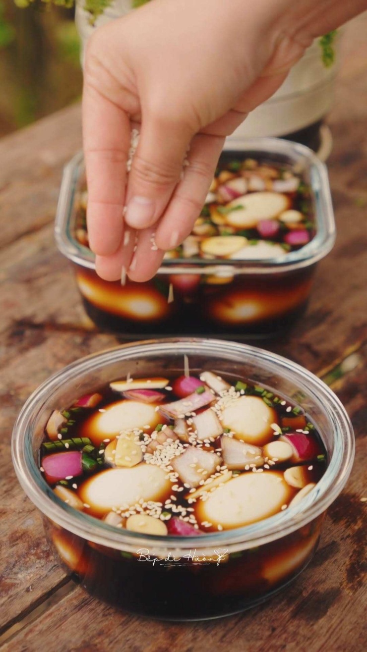 Trứng gà đừng luộc hay rán, đem làm món này dẻo mịn, béo ngậy, ăn với cơm nóng cực cuốn - 3