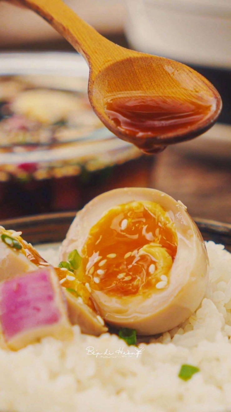 Trứng gà đừng luộc hay rán, đem làm món này dẻo mịn, béo ngậy, ăn với cơm nóng cực cuốn - 4