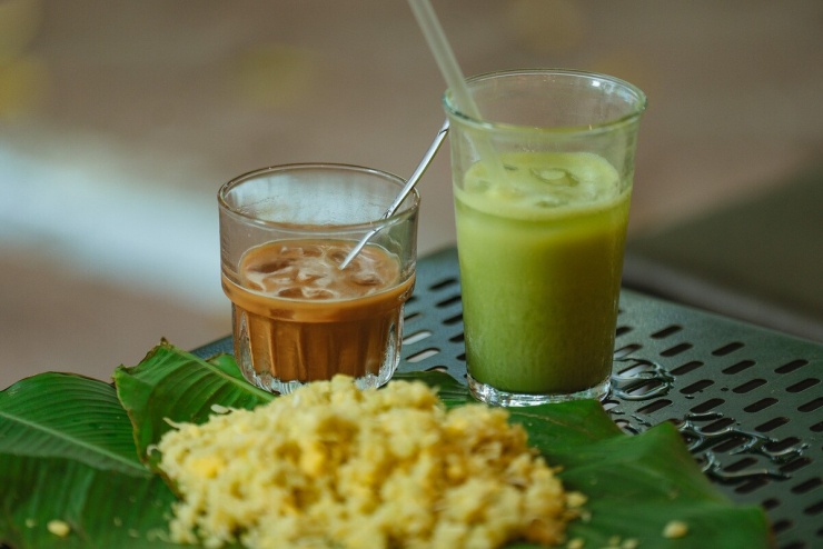 Lộc thích ăn xôi cốm đồ cùng hạt sen ở Hà Nội, hạt xôi dẻo, vị ngọt - bùi. "Uống cà phê trứng, ăn xôi cốm, tôi thấy mình cũng khá giống người Hà Nội rồi", anh nói vui.