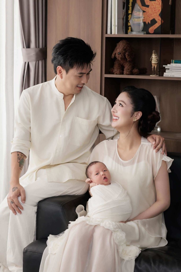 Mẹ vợ và 2 con trai Hồ Quang Hiếu gây chú ý - 8