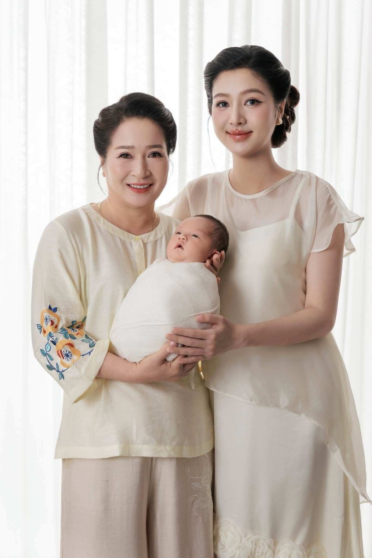 Mẹ vợ và 2 con trai Hồ Quang Hiếu gây chú ý - 11