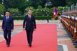 Lễ đón Thủ tướng Lê Minh Hưng thăm chính thức CHDCND Lào