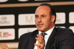 Cựu hậu vệ Tottenham tuyên bố ứng cử chủ tịch FIFA, trở thành ứng viên đầu tiên tranh ghế với Infantino