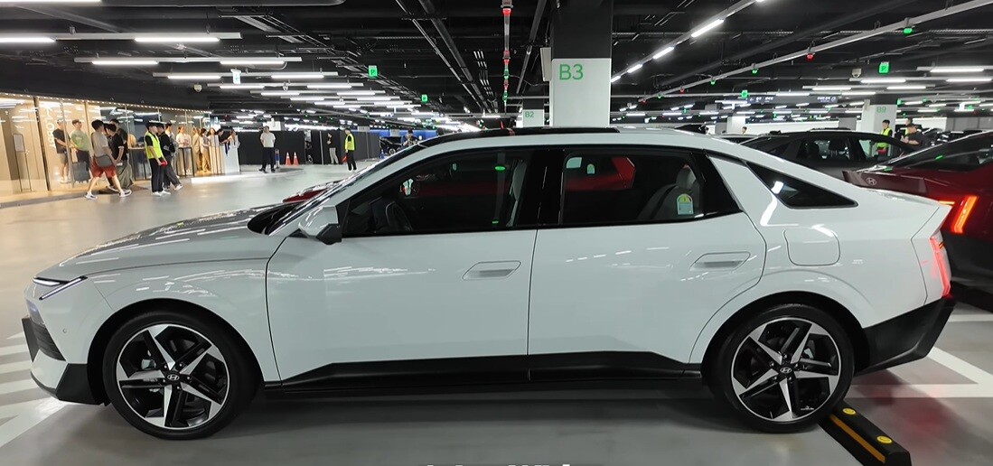 Hyundai Elantra thế hệ mới được khách hàng quê nhà ưa chuộng - 2