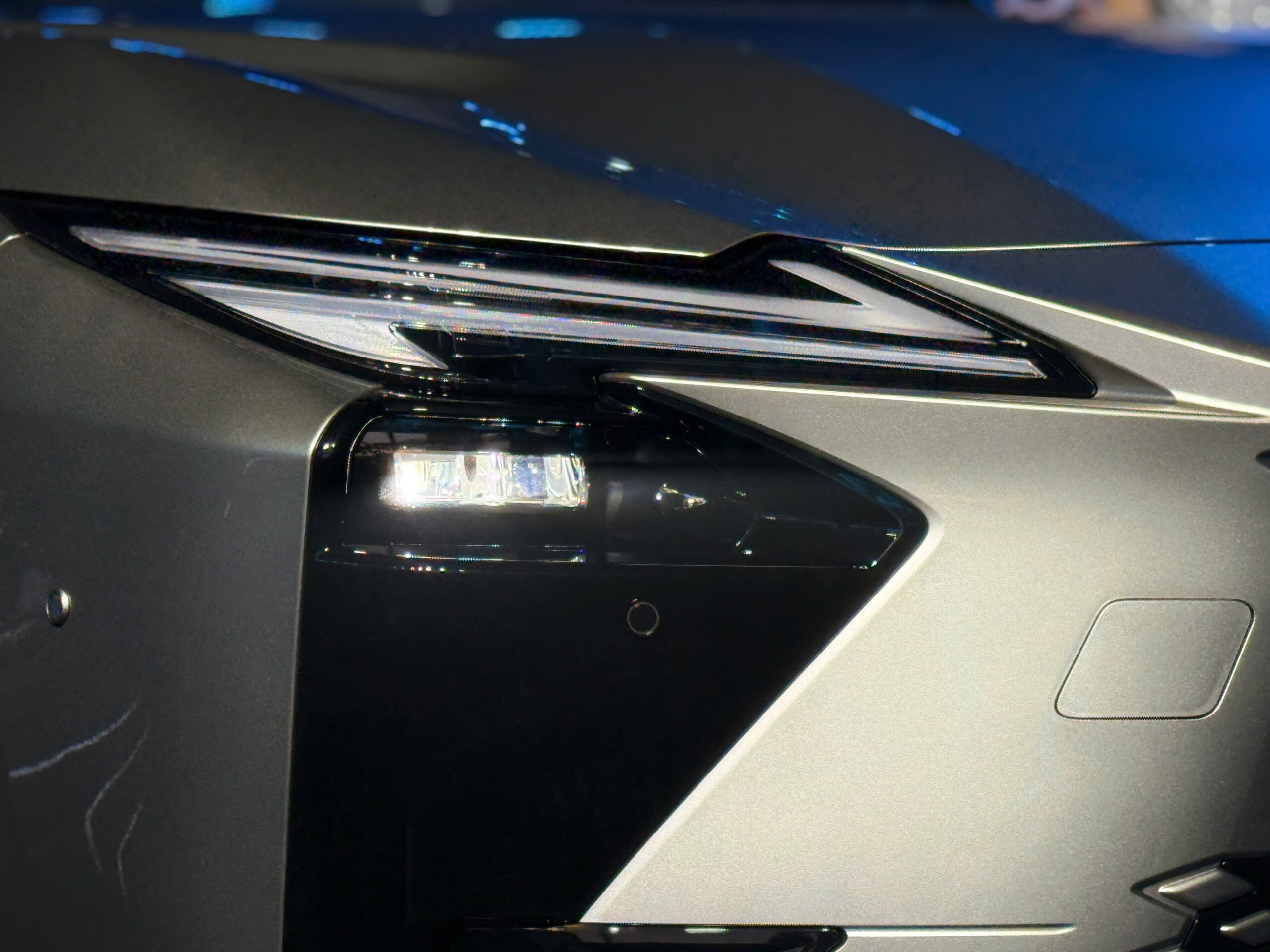Lexus giới thiệu bộ đôi ES Hybrid và thuần điện thế hệ mới - 6