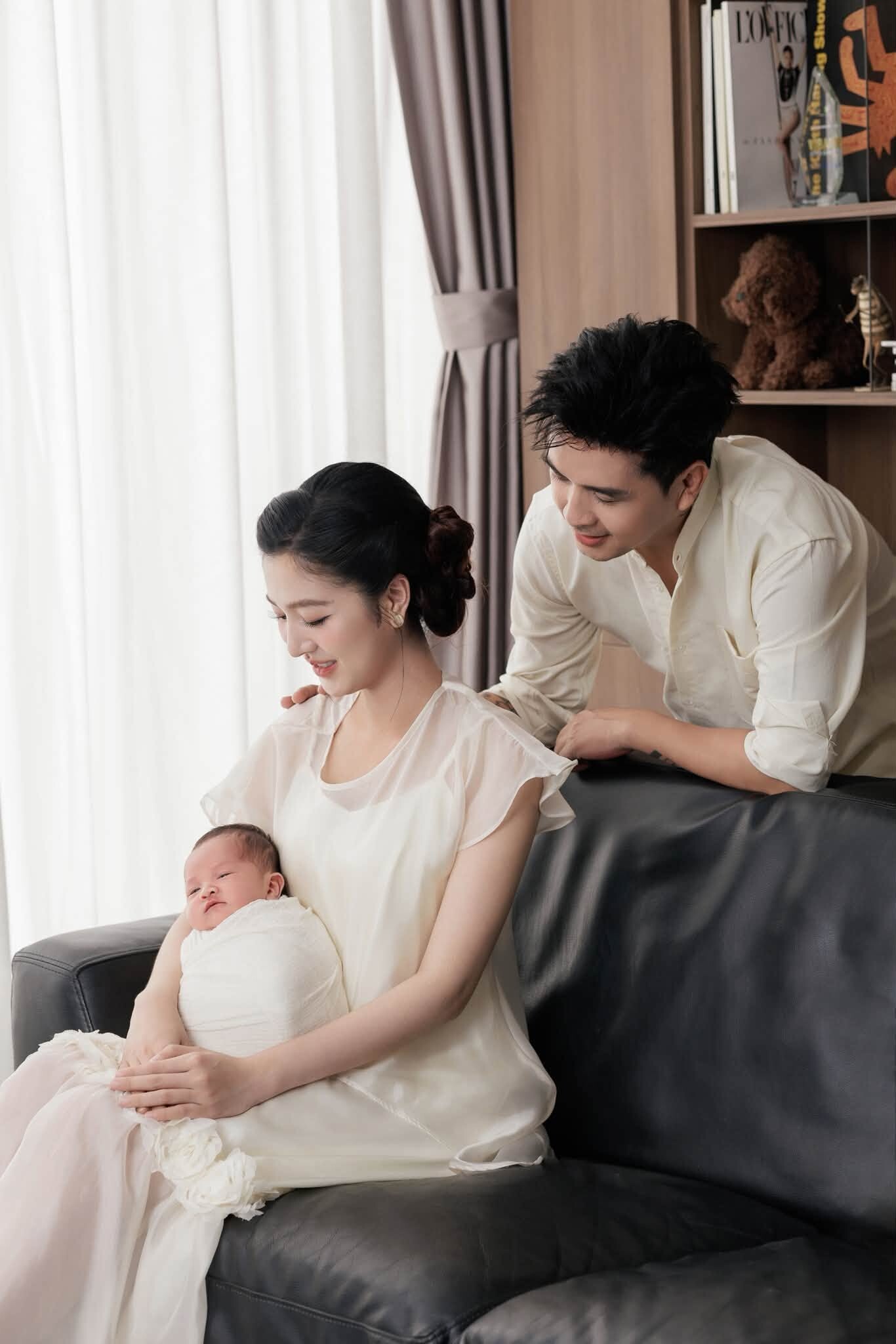 Mẹ vợ và 2 con trai Hồ Quang Hiếu gây chú ý - 3